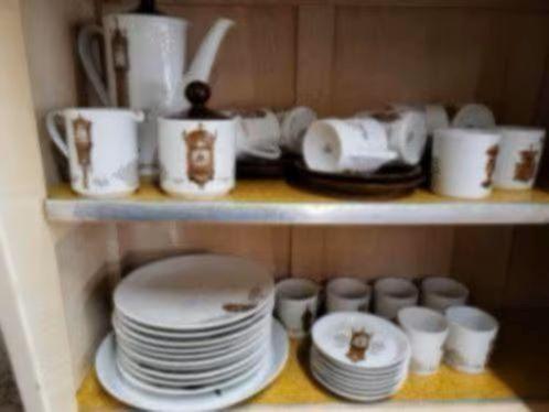 Vele delen klokken servies, Huis en Inrichting, Keuken | Servies, Ophalen of Verzenden, Zo goed als nieuw, Overige stijlen, Kop(pen) en/of Schotel(s)