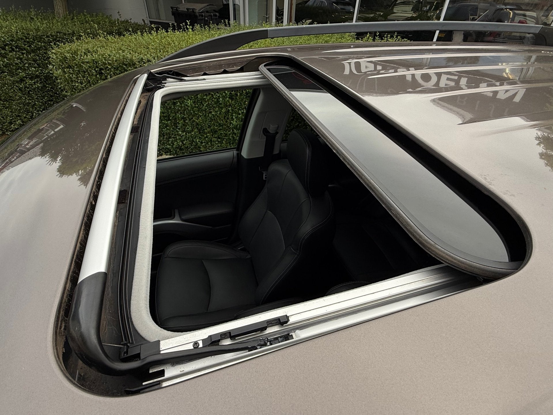 Mitsubishi Outlander 2.0 Edition Two - AUTOMAAT - PANORAMDAK, Zwart, 4 cilinders, Bruin, Bedrijf