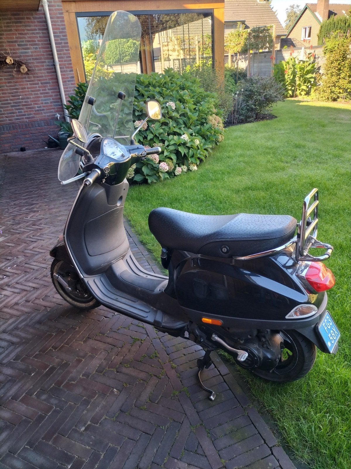 scooter Vespa Piaggio. Zwart, Fietsen en Brommers, Ophalen of Verzenden, Gebruikt, Benzine, Piaggio