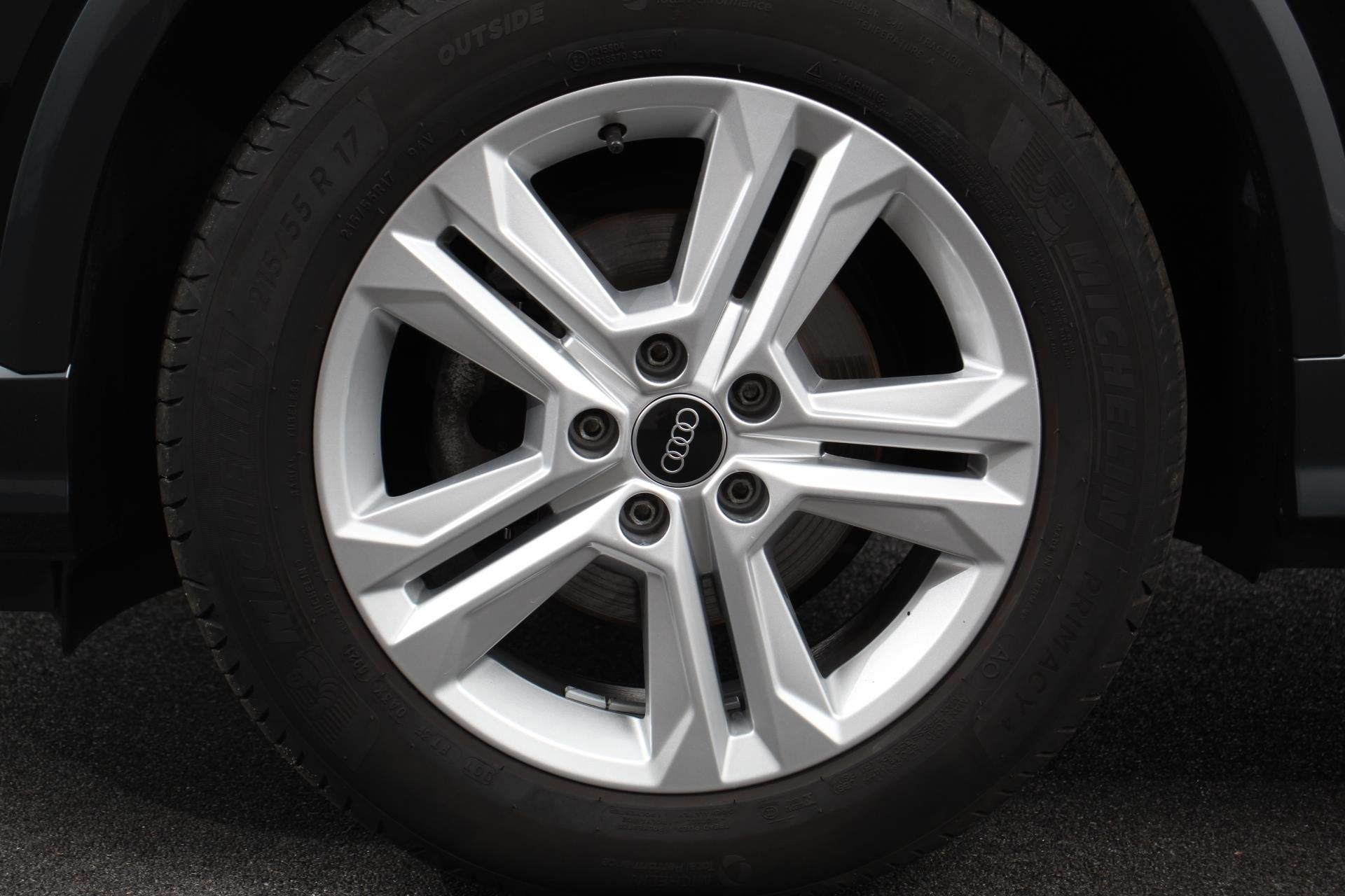 Audi Q2 35 TFSI 150pk S-Tronic Prestige Navigatie Apple Carp, Stof, 4 cilinders, 150 pk, Zwart