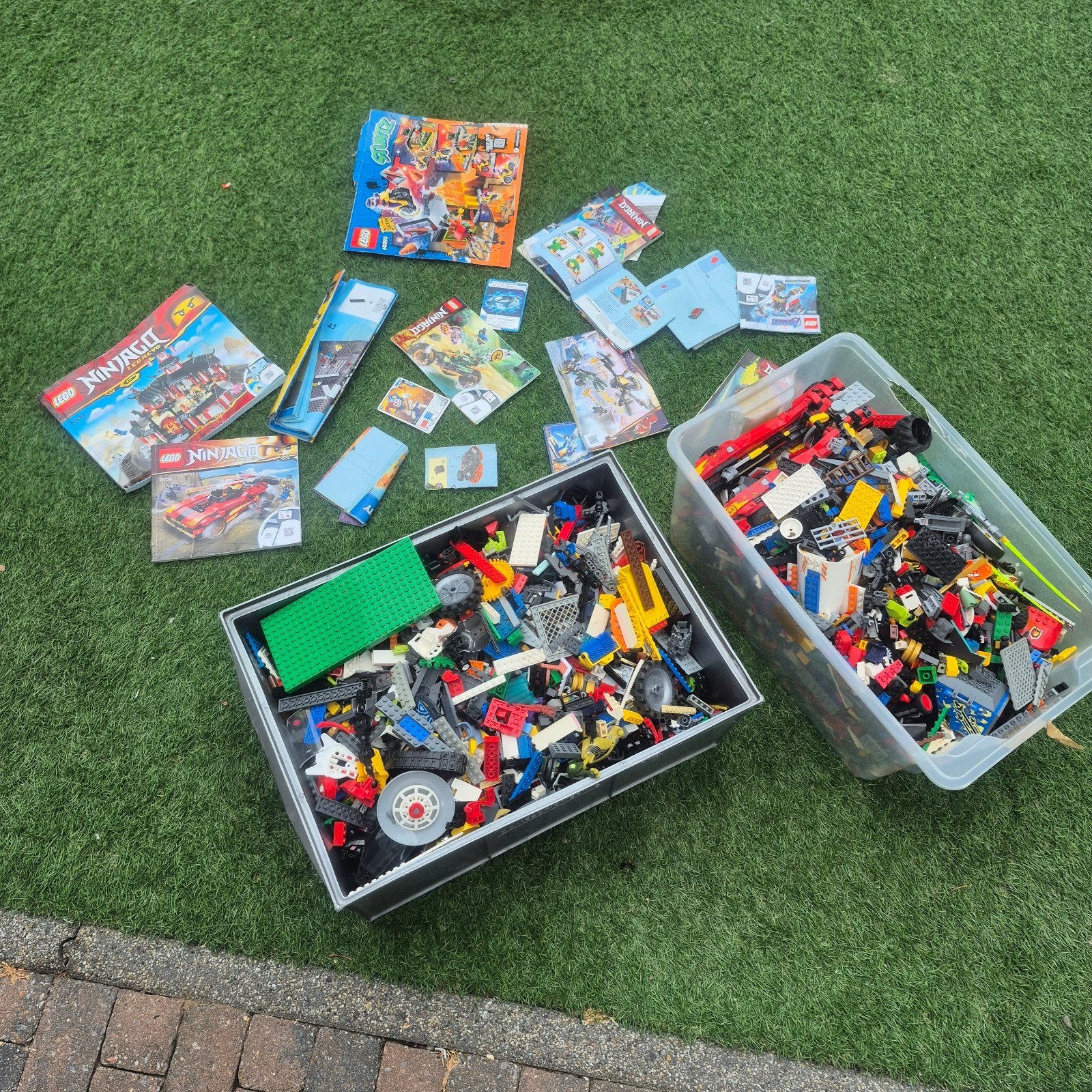 2 bakken vol diverse LEGO stenen en onderdelen, Ophalen of Verzenden