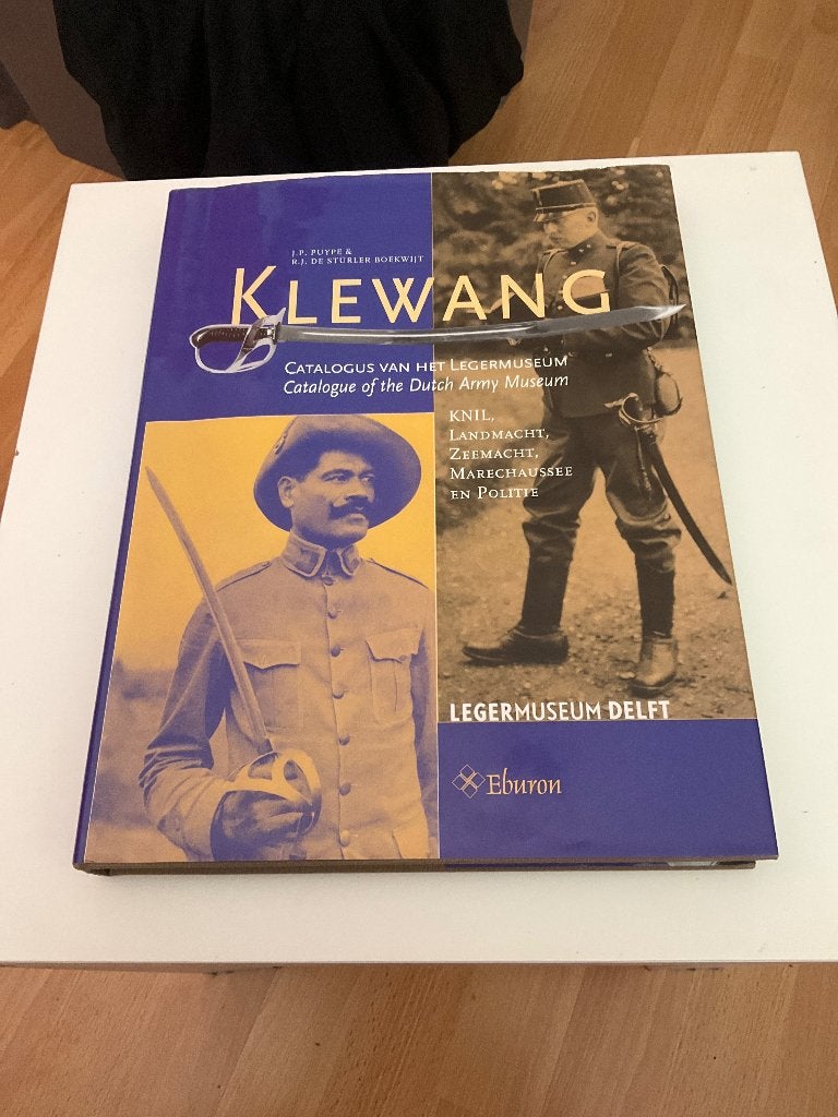 Klewang Puype catalogus legermuseum KNIL marechaussee, Boeken, Gelezen, Niet van toepassing, Landmacht, Puype & de Sturler Boekwijt