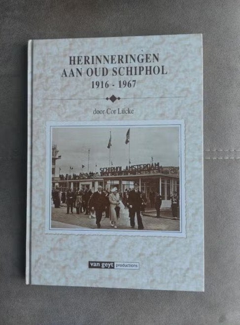 Herinneringen aan Oud Schiphol 1916-1967 - Cor Lucke, Ophalen of Verzenden, Zo goed als nieuw, Boek of Tijdschrift