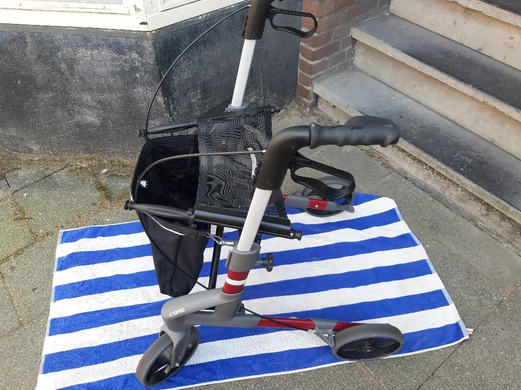 Rollator Topro Troja Original - M - (Lichtgewicht 6,8 kg), Diversen, Rollators, Ophalen, Opvouwbaar, Zo goed als nieuw