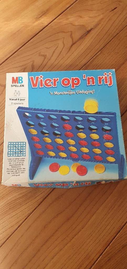 VIER OP EEN RIJ, Drie of vier spelers, Ophalen, Zo goed als nieuw, MB