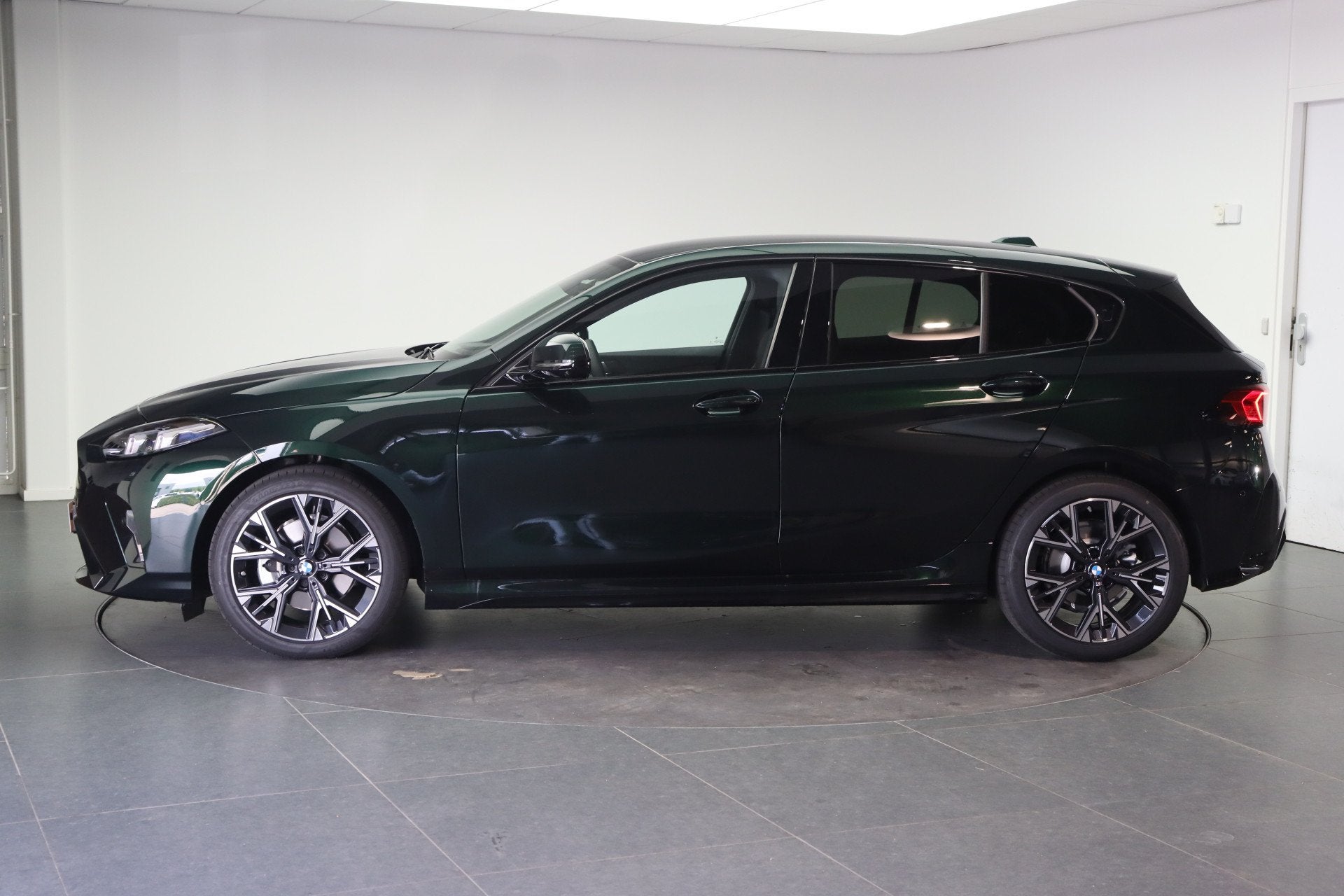 BMW 1 Serie 120 M Sport Automaat / Sportstoelen / Comfort Ac, Auto's, BMW, Stoelverwarming, Euro 6, 156 pk, Met garantie (alle)