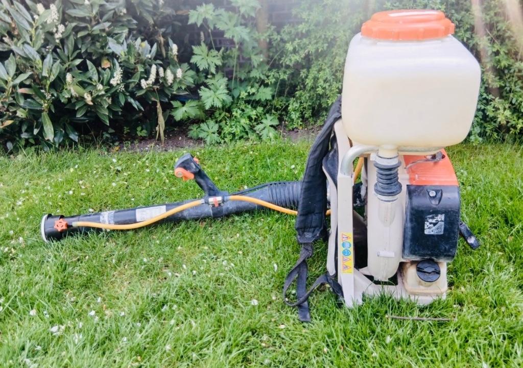 Bladblazer spuit Stihl Br 420 €250, Tuin en Terras, Bladblazers, Ophalen, Gebruikt, Ruggedragen, Stihl