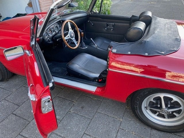 MGB 1.8 Cabriolet 1971 Tartan Red (rood), B, Achterwielaandrijving, Zwart, 4 cilinders
