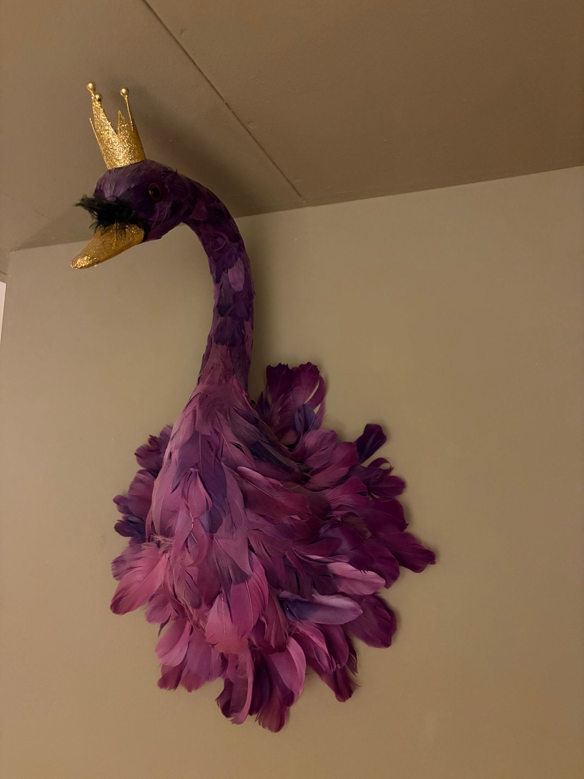 Decoratieve Zwaan met Gouden Kroon en Paarse Veren, Overige materialen, Overige stijlen, Ophalen of Verzenden, Zo goed als nieuw