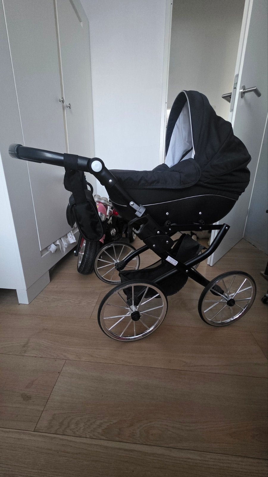 Zwarte klassieke poppwagen, Gebruikt, Met reiswieg, Ophalen, Kinderwagen