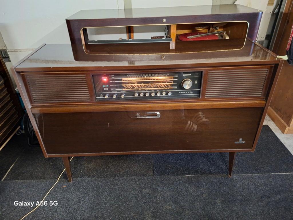 Prachtig radiomeubel van gründig met platenspeler, Ophalen of Verzenden