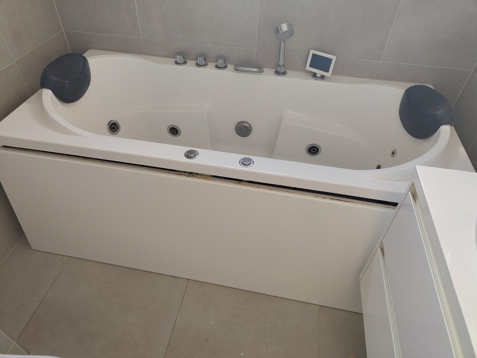 Luxe Whirlpool Bad met Hydrojets en Hoofdsteunen, Ophalen, Gebruikt, Bad