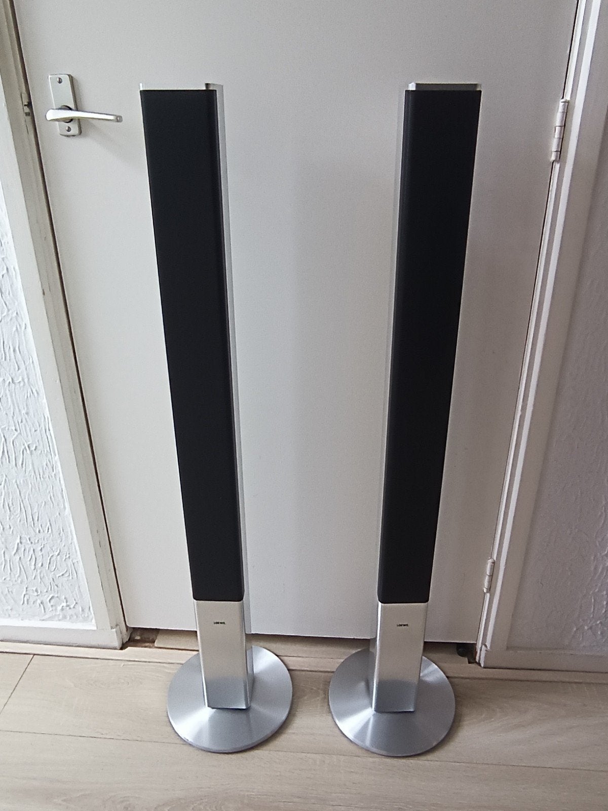 Nette, goede zuil luidsprekers. Geheel aluminium, Overige merken, Ophalen of Verzenden, Zo goed als nieuw, 60 tot 120 watt