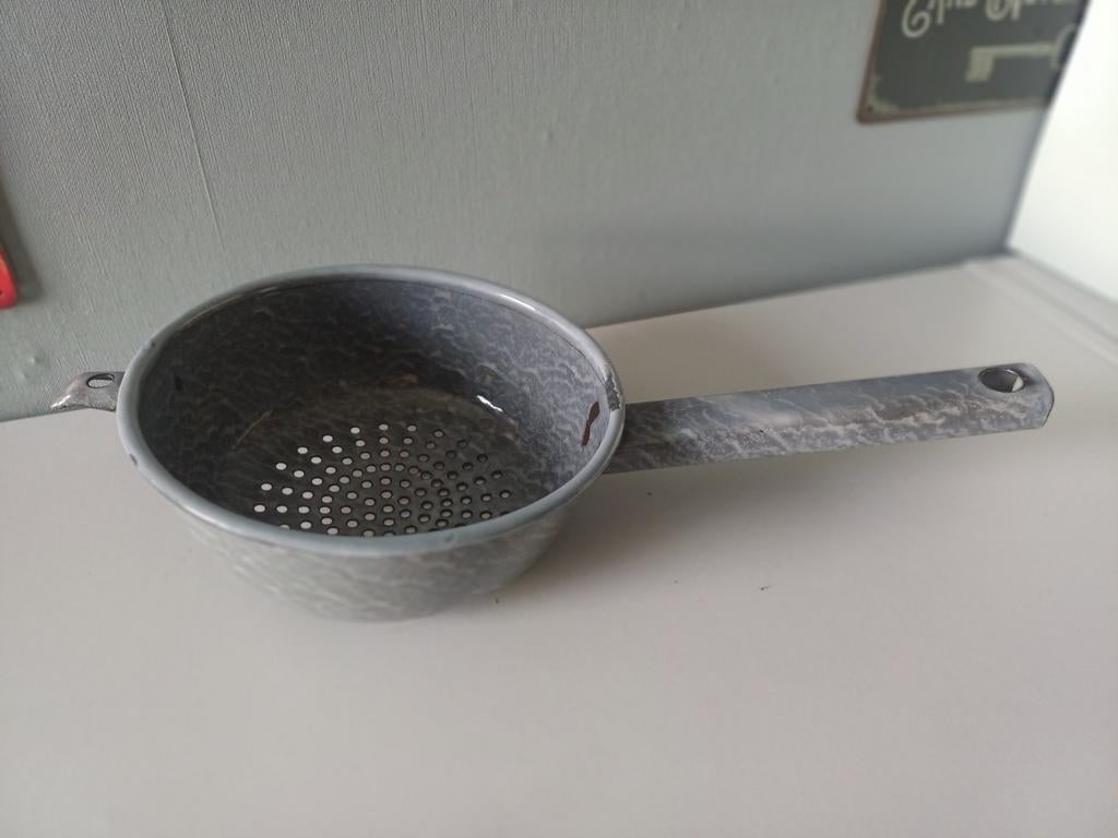Vintage emaille vergiet - grijs gespikkeld, Antiek en Kunst, Antiek | Keukenbenodigdheden, Ophalen of Verzenden
