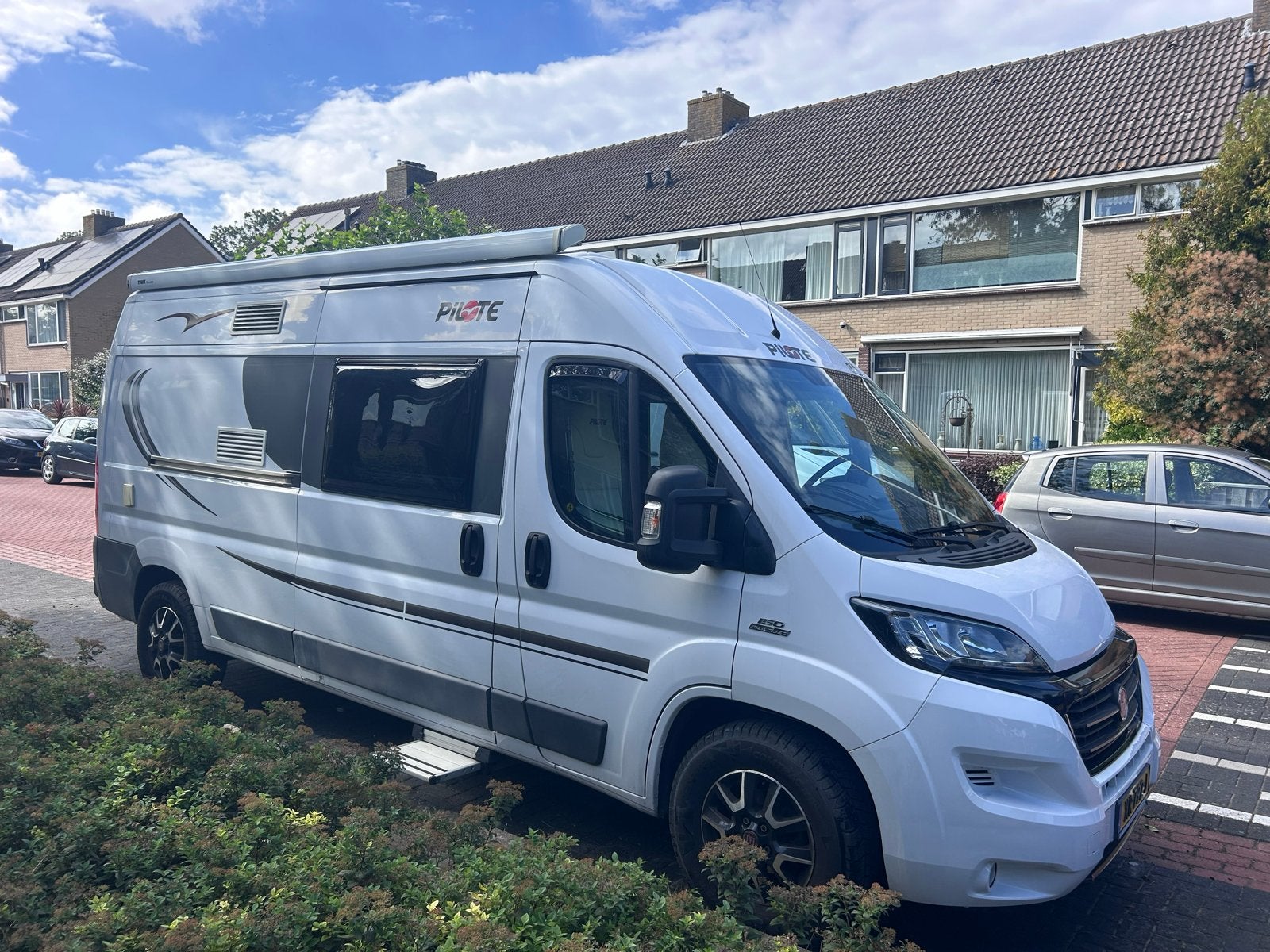 Foto 4 van Pilote V600G Buscamper - AUTOMAAT- Compact en Compleet