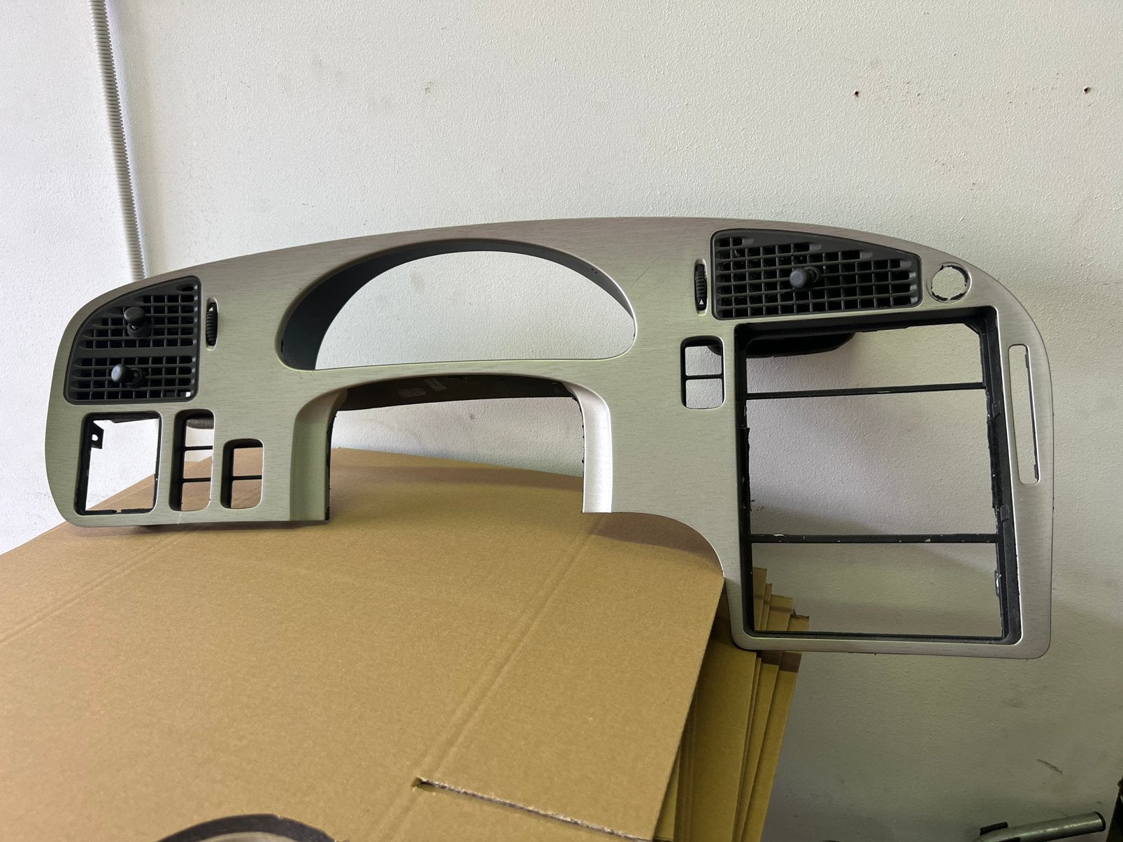 Saab 9-5 aluminum look dashboard., Ophalen, Gebruikt, Saab