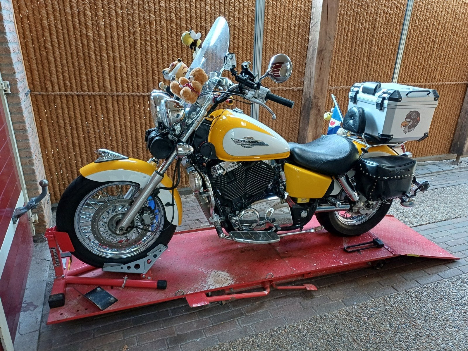 Honda Shadow VT 1100 C2 ACE, Geel -wit,, Motoren, Motoren | Honda, Cardan-aandrijving, 2 cilinders, Occasion, Motorrijbewijs A