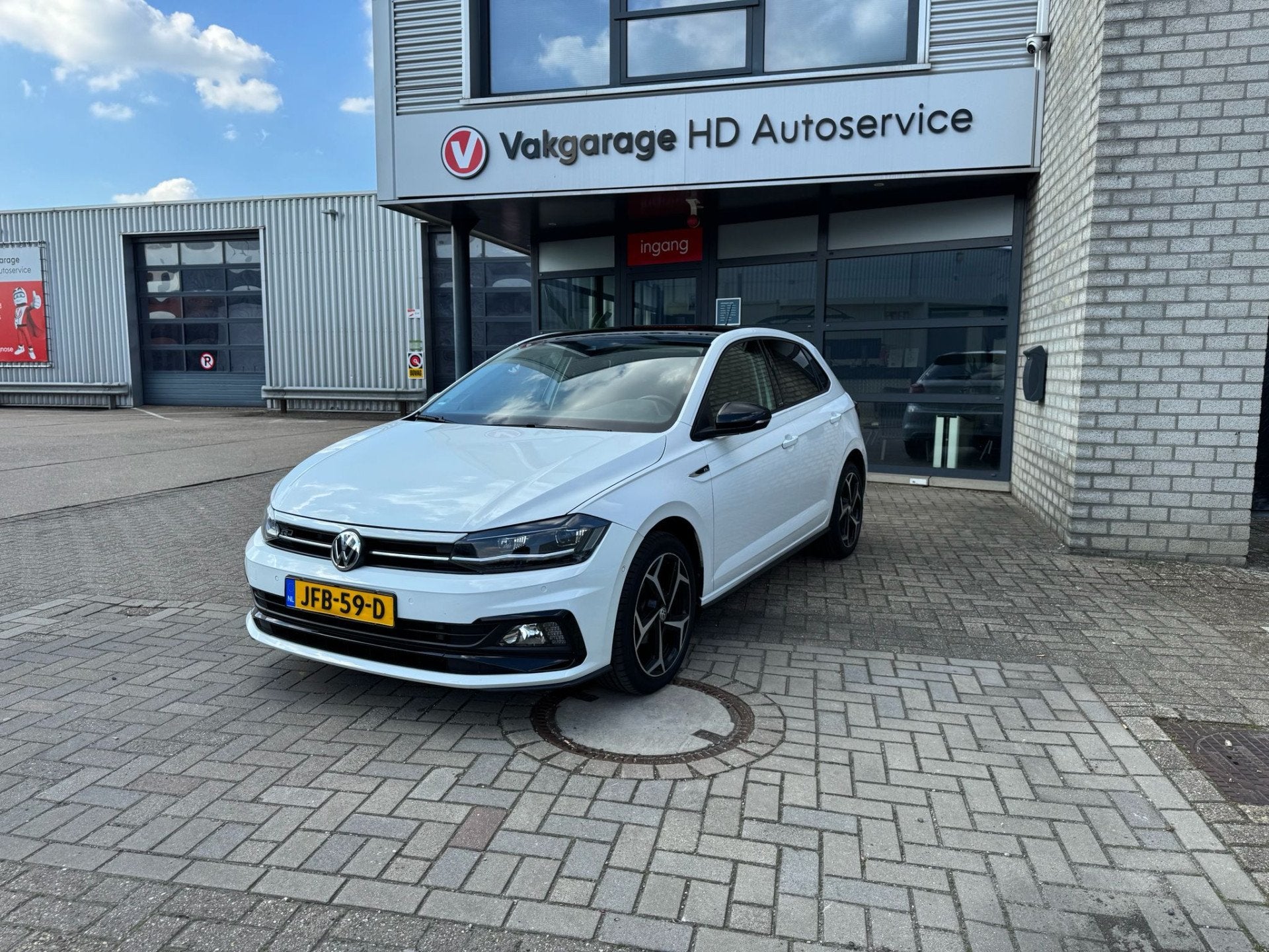 Volkswagen Polo 1.0 TSI 95 PK DSG ( 2020 ) R line, Auto's, Stof, Gebruikt, Euro 6, Wit