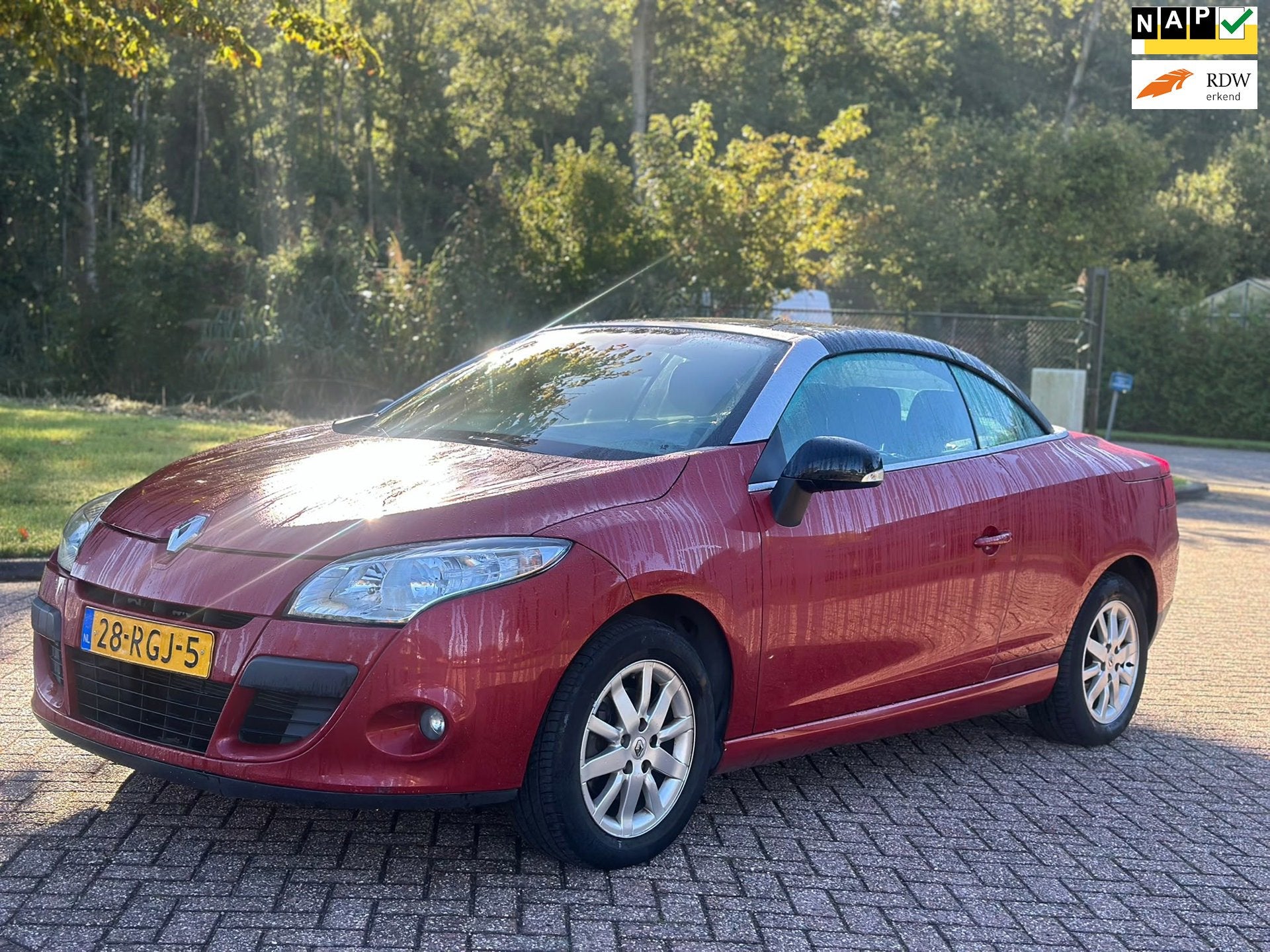 Renault Mégane Coupé-Cabriolet 1.6 Expression/HARDTOP/AIRC, Auto's, Euro 5, Stof, Gebruikt, 750 kg