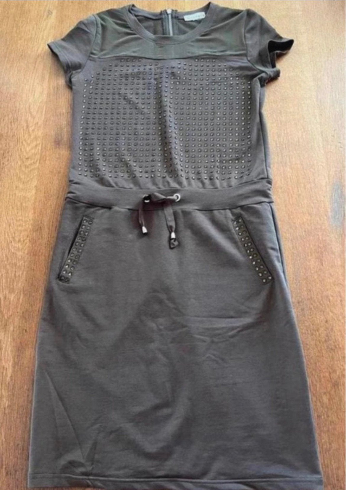 Jurk met glittersteentjes mosgroen maat M, Maat 38/40 (M), Ophalen of Verzenden, Zo goed als nieuw, Knielengte