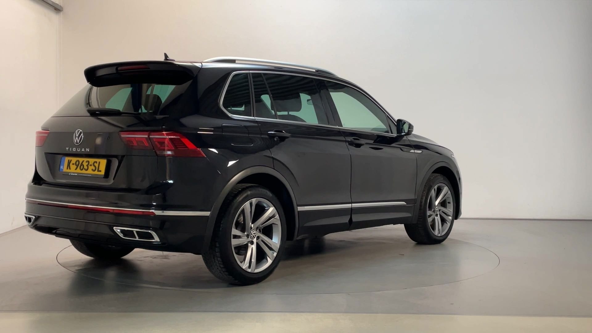 Volkswagen Tiguan 1.5 TSI DSG R-Line Business+ Camera Sfeerv, 1441 kg, 4 cilinders, Automatische klimaatregeling, Alcantara