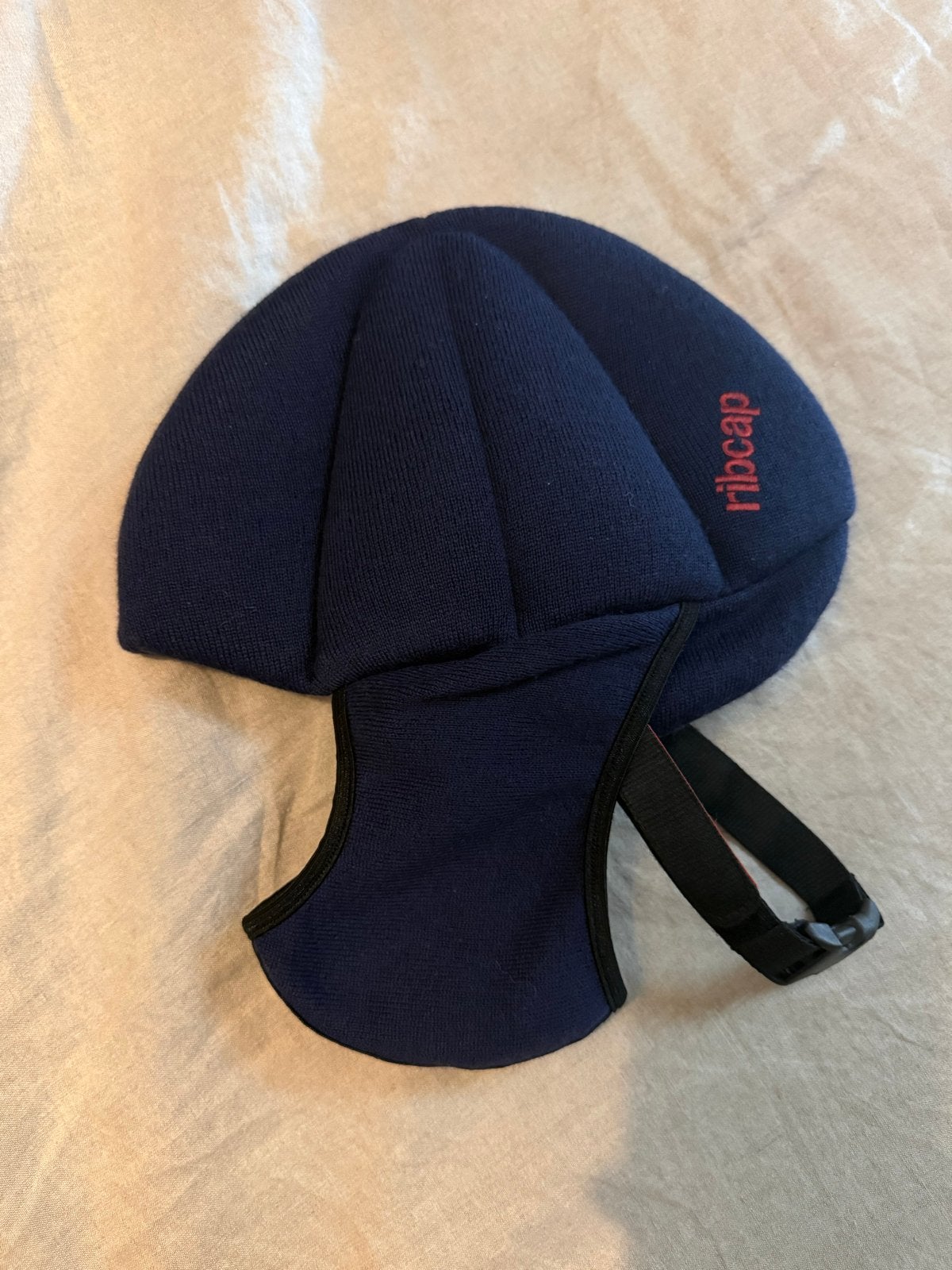 Ribcap helm muts - Warmte en bescherming op de ijsbaan, Ophalen of Verzenden, Zo goed als nieuw, Overige typen, Overige merken