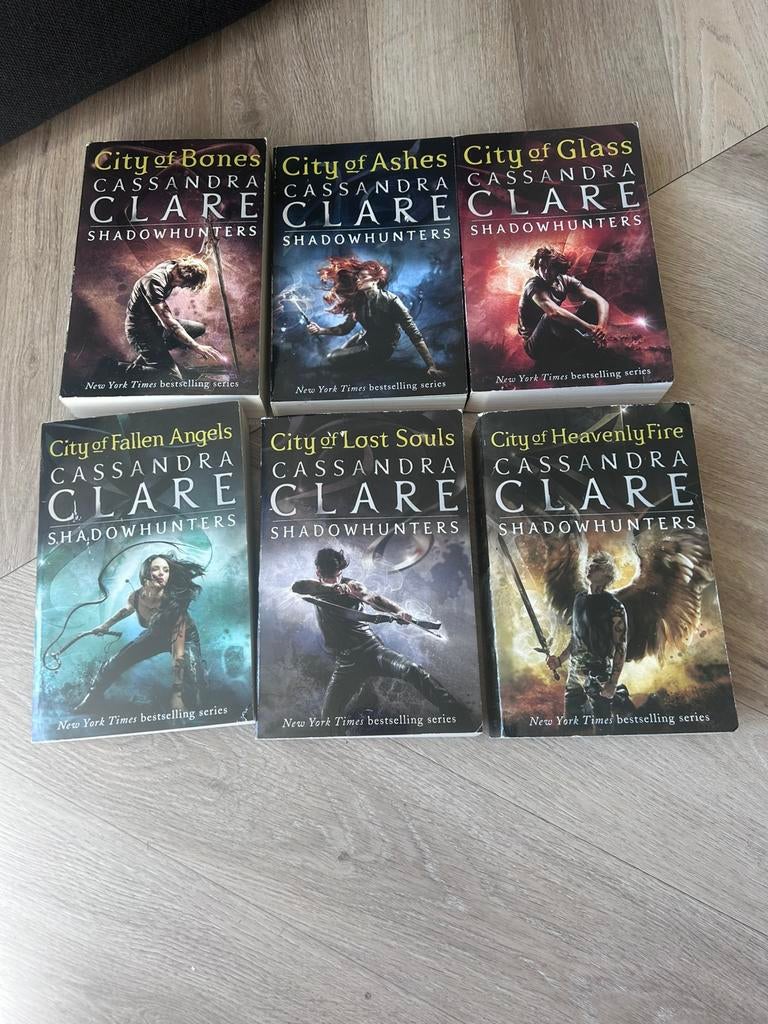 Shadowhunters deel 1 tm 6, Ophalen of Verzenden, Gelezen