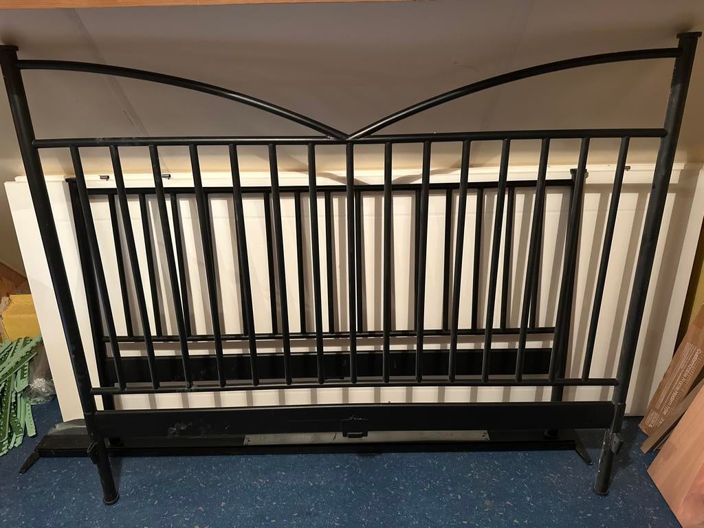 Zwart metalen tweepersoonsbed 165x200 cm, Ophalen, Zwart, Tweepersoons, Zo goed als nieuw