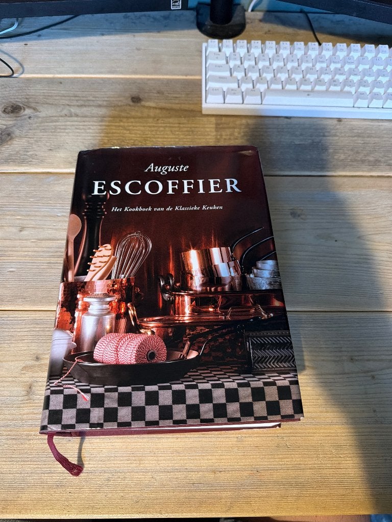 Auguste Escoffier Nederlandse vertaling, Boeken, Kookboeken, Gelezen, Hes & De Graaf, Ophalen of Verzenden, Frankrijk