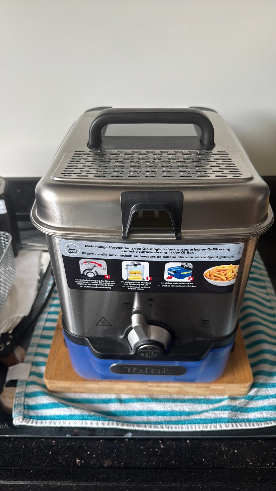 Tefal oledclean friteuse, 3 tot 4 liter, Ophalen, Zo goed als nieuw, Uitneembare binnenpan