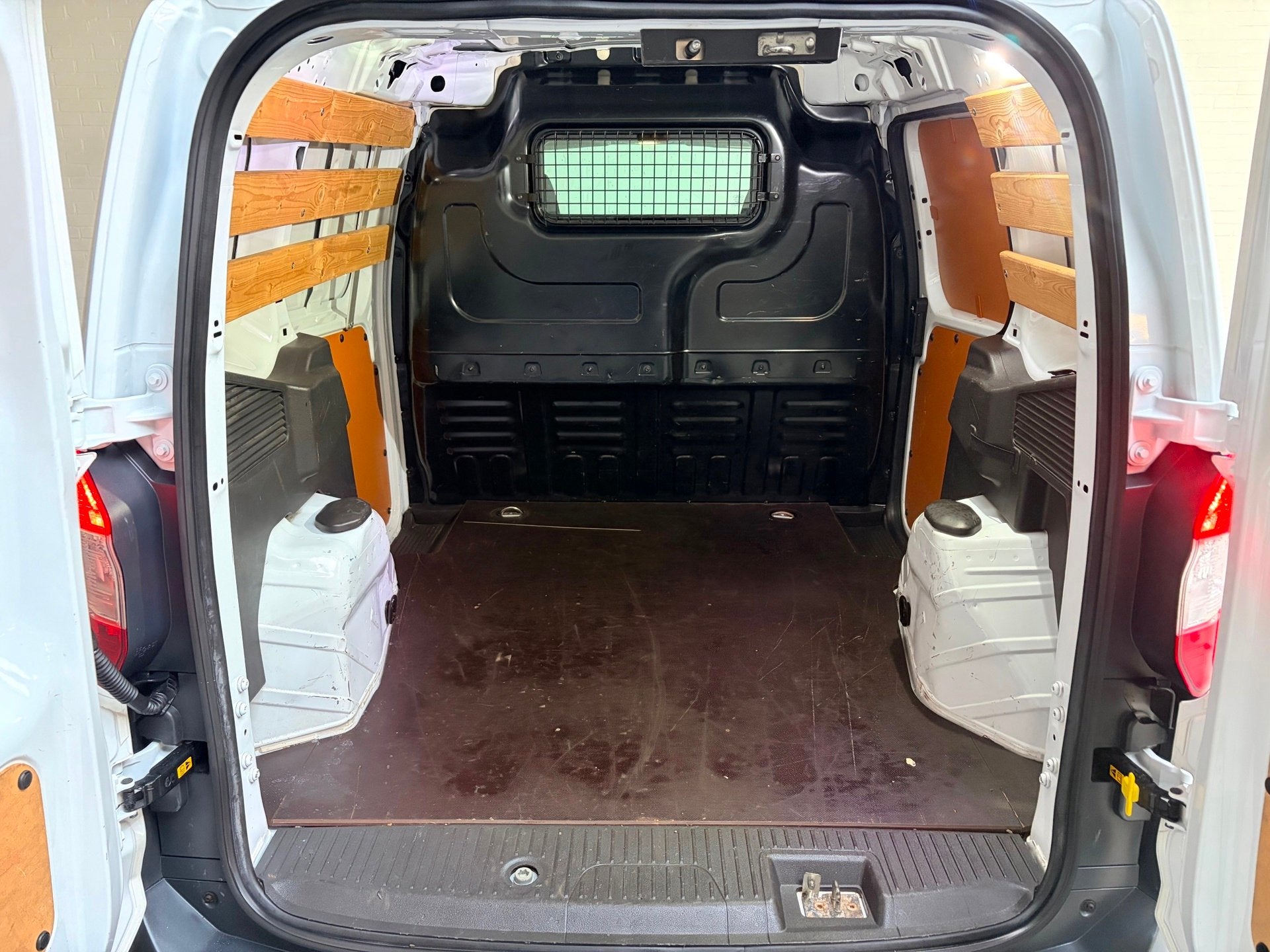 Ford Transit Courier 1.5 TDCI Trend, Airco, CruiseControl, S, Auto's, Voorwielaandrijving, Dealer onderhouden, Stof, Gebruikt