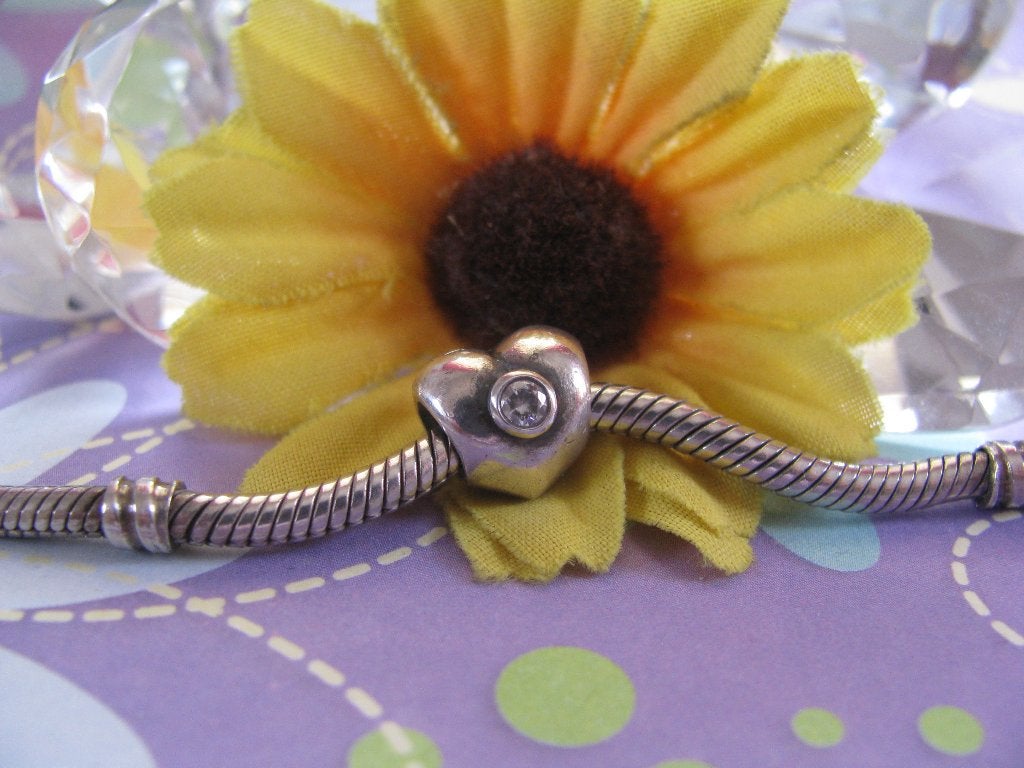 Pandora bedel 790134CZ = hart + 2 x zirkonia HELDER, Pandora, Ophalen of Verzenden, Zo goed als nieuw, 1 bedel