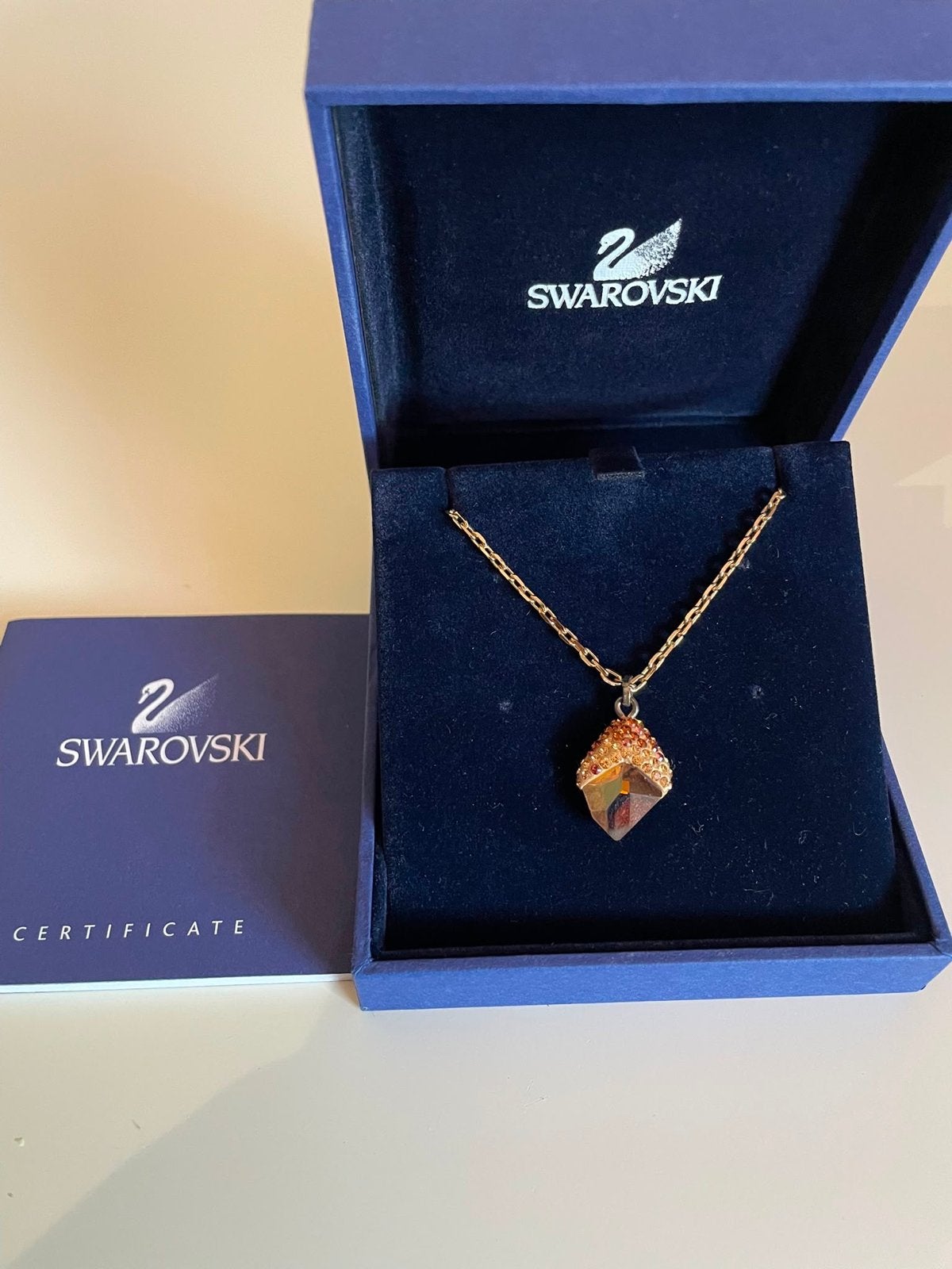 Swarovski ketting met hanger en kristallen, Gebruikt, Ophalen of Verzenden, Goud, Overige materialen