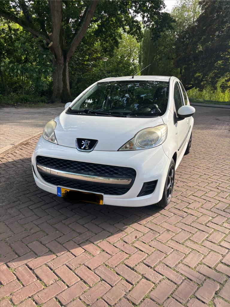 Peugeot 107 1.0 12V 5DR 2010 Wit, Auto's, Voorwielaandrijving, 4 stoelen, Origineel Nederlands, Handgeschakeld