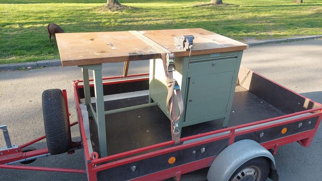 Robuuste werkbank met bankschroef en opbergruimte, Ophalen, Gebruikt, 120 tot 170 cm, Bankschroef