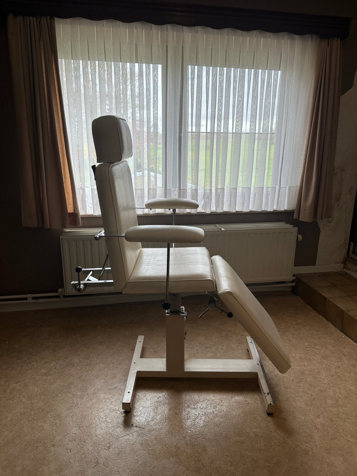 professionele behandelstoel voor bijv in schoonheidssalon, Ophalen, Gebruikt, Zwart, Eén