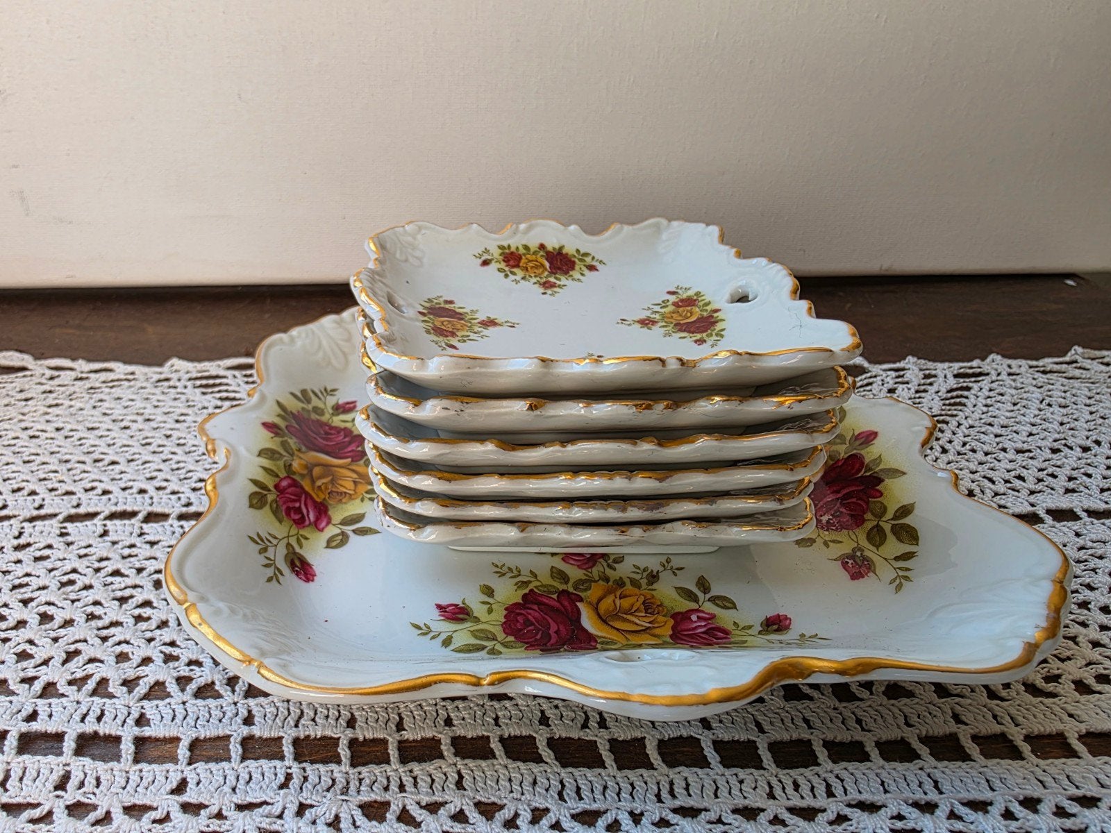 Schaal met 6 bordjes rozen decor, Ophalen of Verzenden