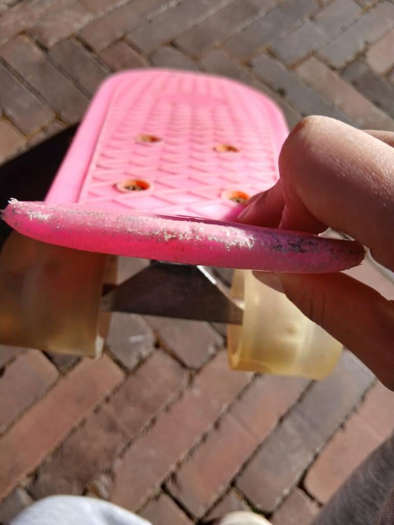Roze skateboard met lichtgevende wielen, Ophalen, Zo goed als nieuw, Skateboard