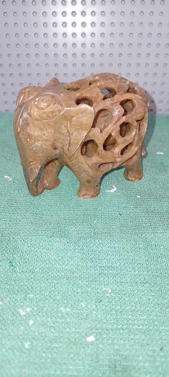 Leuk olifantje van handgesneden speksteen, Ophalen of Verzenden, Beeldje of Figuurtje