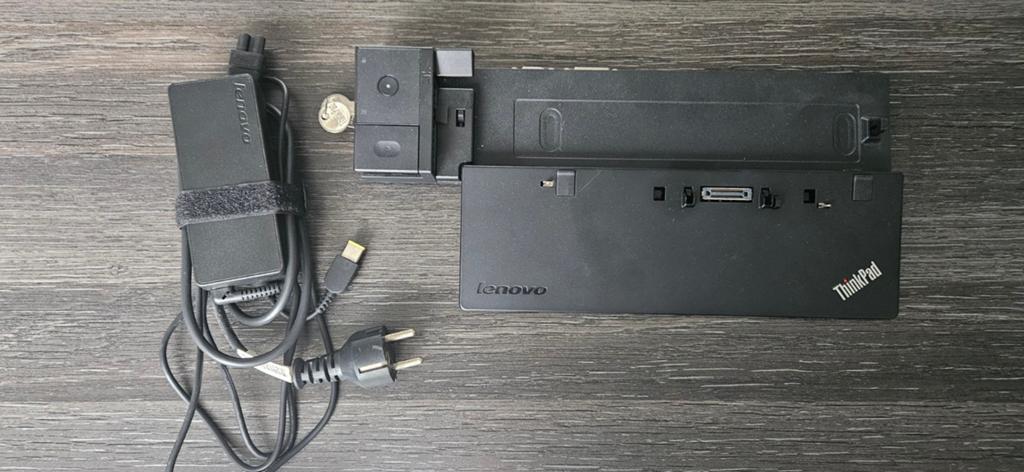 Lenovo ThinkPad Pro Dock met adapter en sleutel, Computers en Software, Dockingstations, Gebruikt, Docking station, Laptop, Ophalen of Verzenden