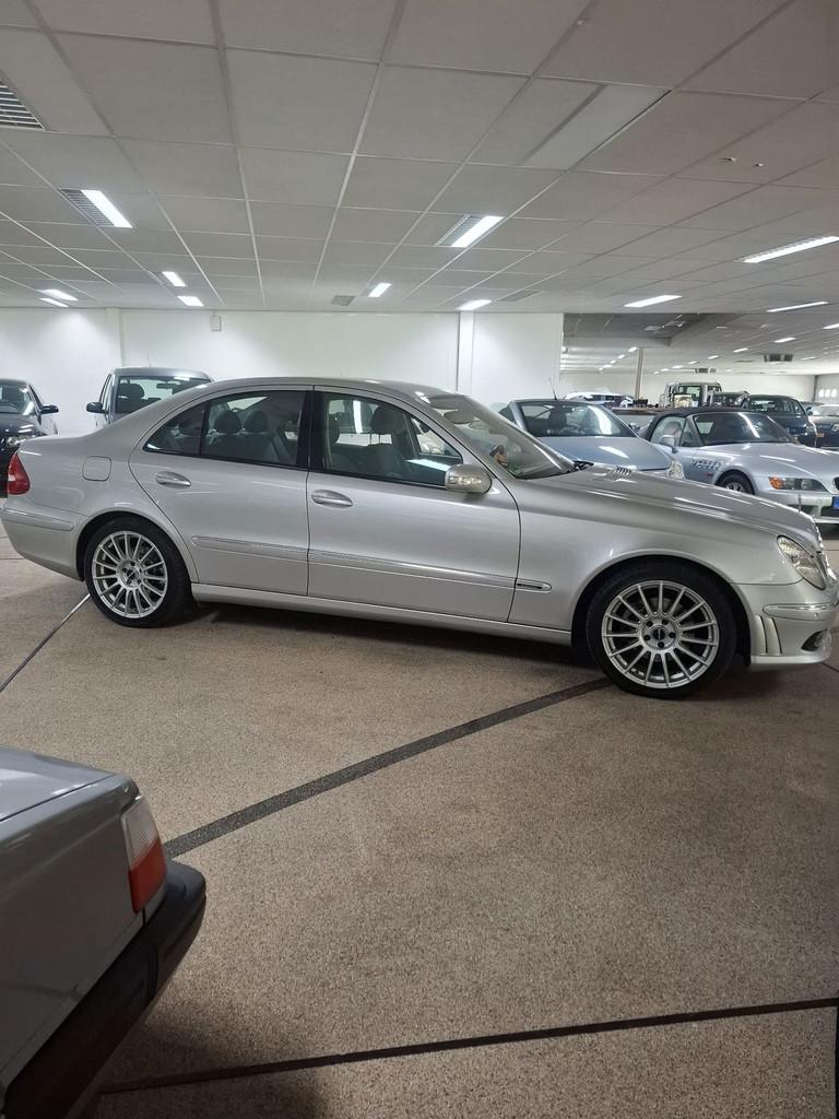 Mercedes-Benz E-klasse 350 Elegance 4-Matic zeer net en roes, Auto's, Mercedes-Benz, Automaat, Gebruikt, 1675 kg, Parkeersensor