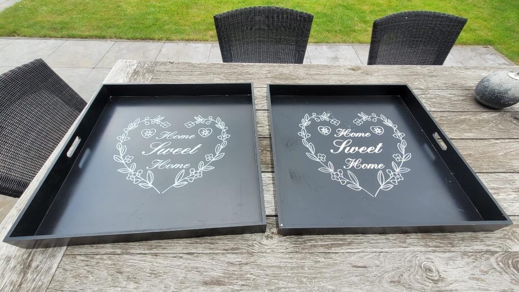 Twee zwarte dienbladen, Verzenden, Gebruikt, Vierkant, Hout
