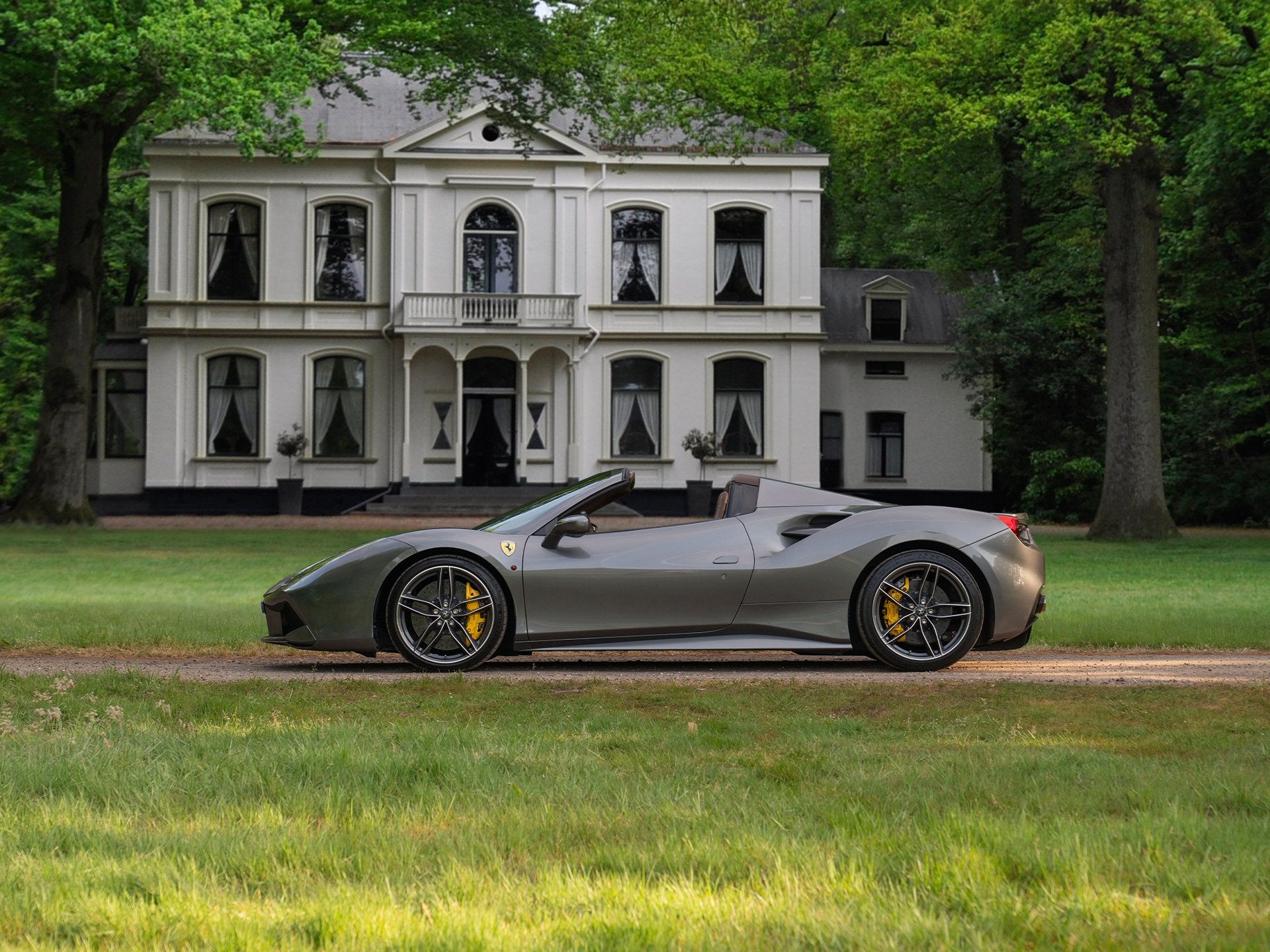 Ferrari 488 Spider | Atelier Car | Lift | Racing seats | Akr, Auto's, Ferrari, Automaat, Achterwielaandrijving, Gebruikt, Automatische klimaatregeling