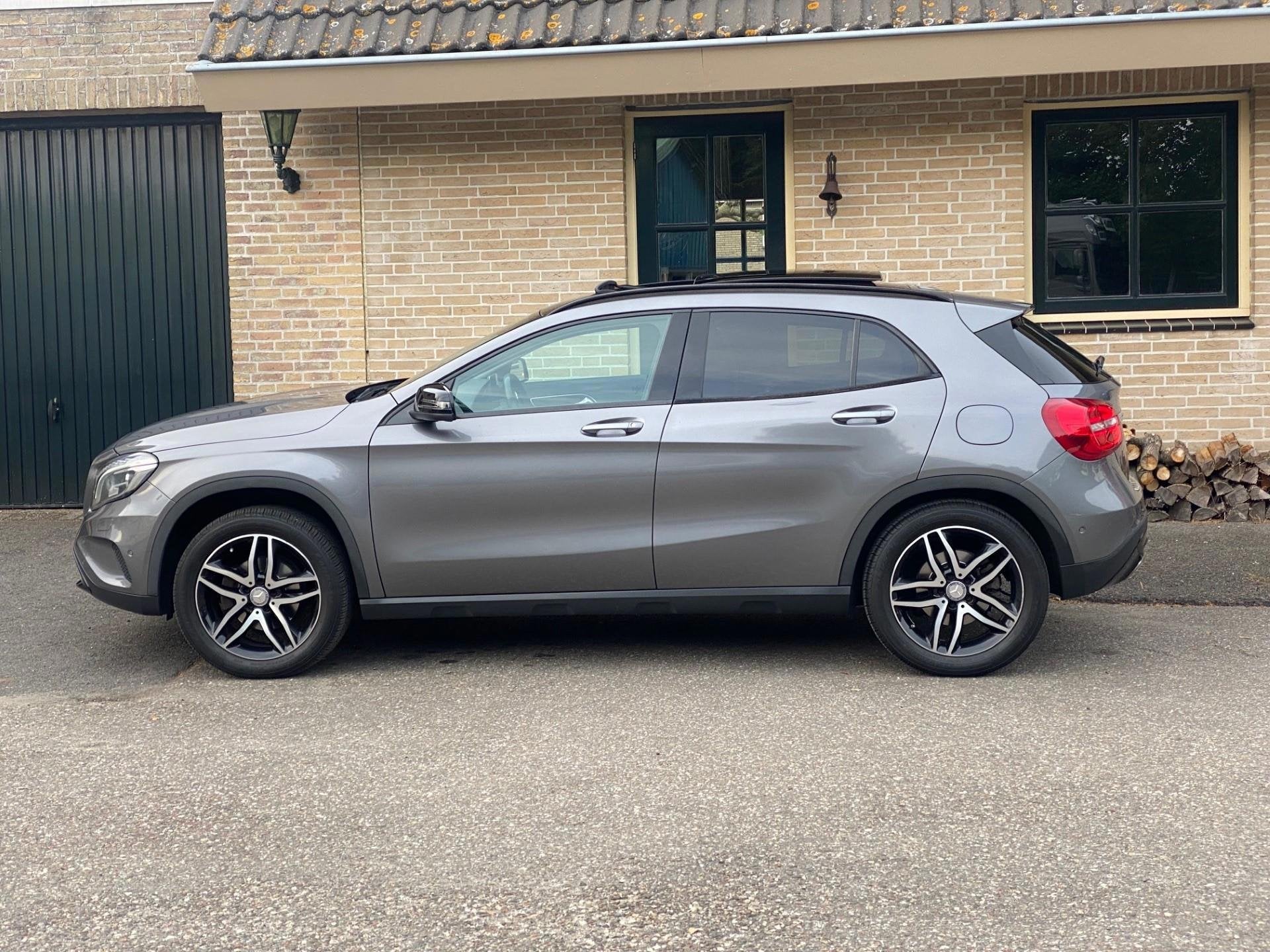 Mercedes-Benz GLA-klasse A200 AMG AUT|Night Edition |PANO|NA, Dealer onderhouden, Gebruikt, Euro 6, 715 kg