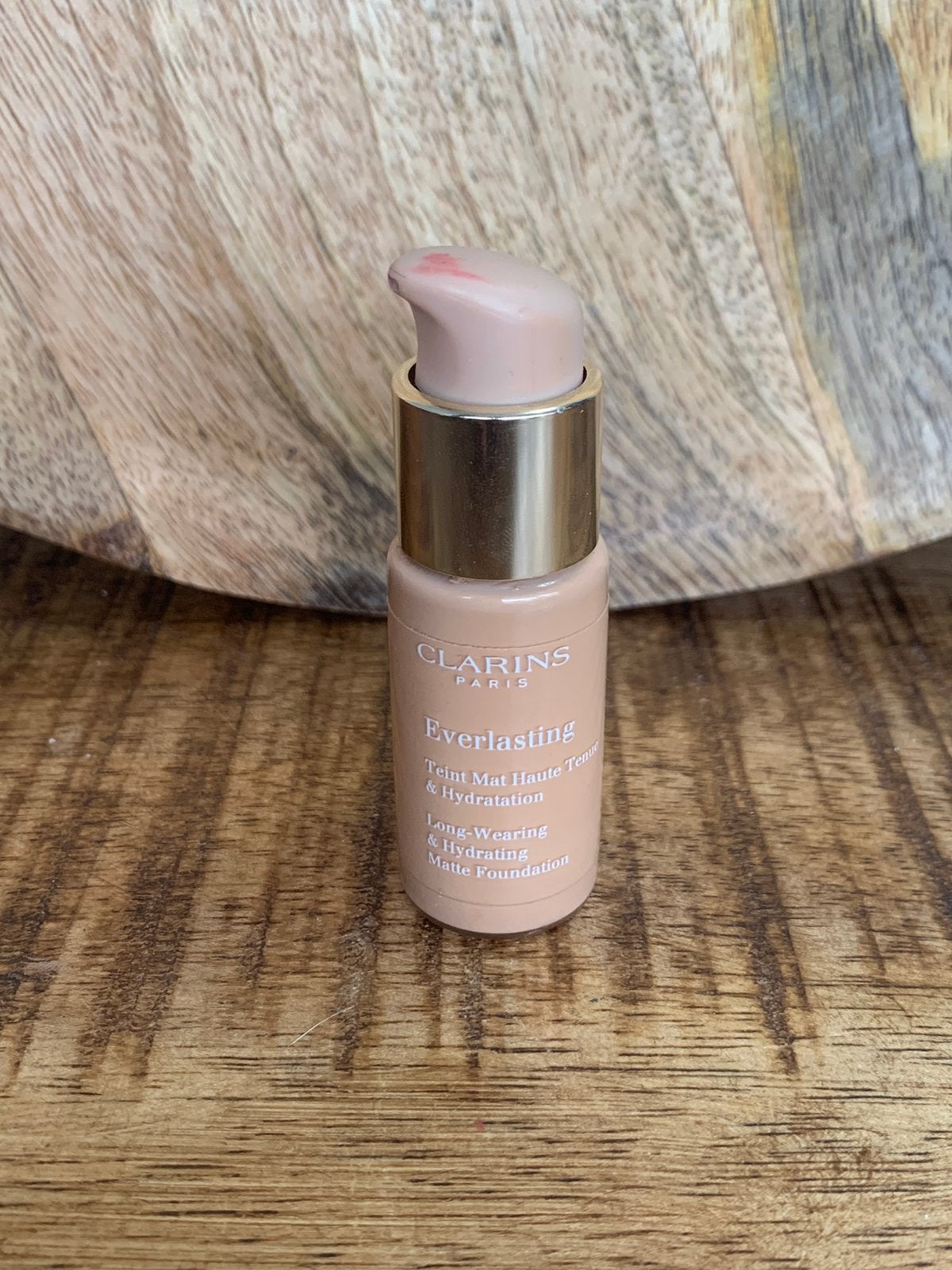 Clarins Everlasting Foundation 112.3N, Ophalen of Verzenden, Zo goed als nieuw, Beige, Gehele gezicht