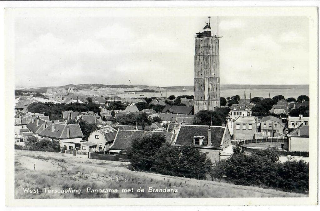 West-Terschelling - Panorama met de Brandaris, Verzamelen, Verzenden, 1940 tot 1960, Gelopen, Waddeneilanden