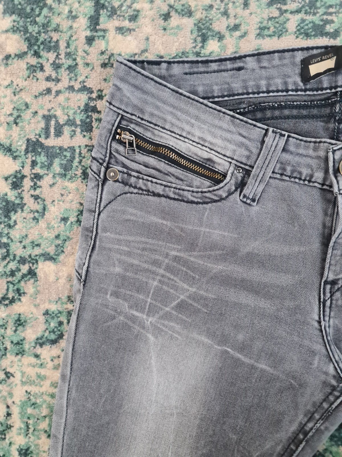 Levi's demi curve skinny W28 L30 Dames Tulsi2830 Low-rise, Ophalen of Verzenden, Zo goed als nieuw, W28 - W29 (confectie 36), Grijs