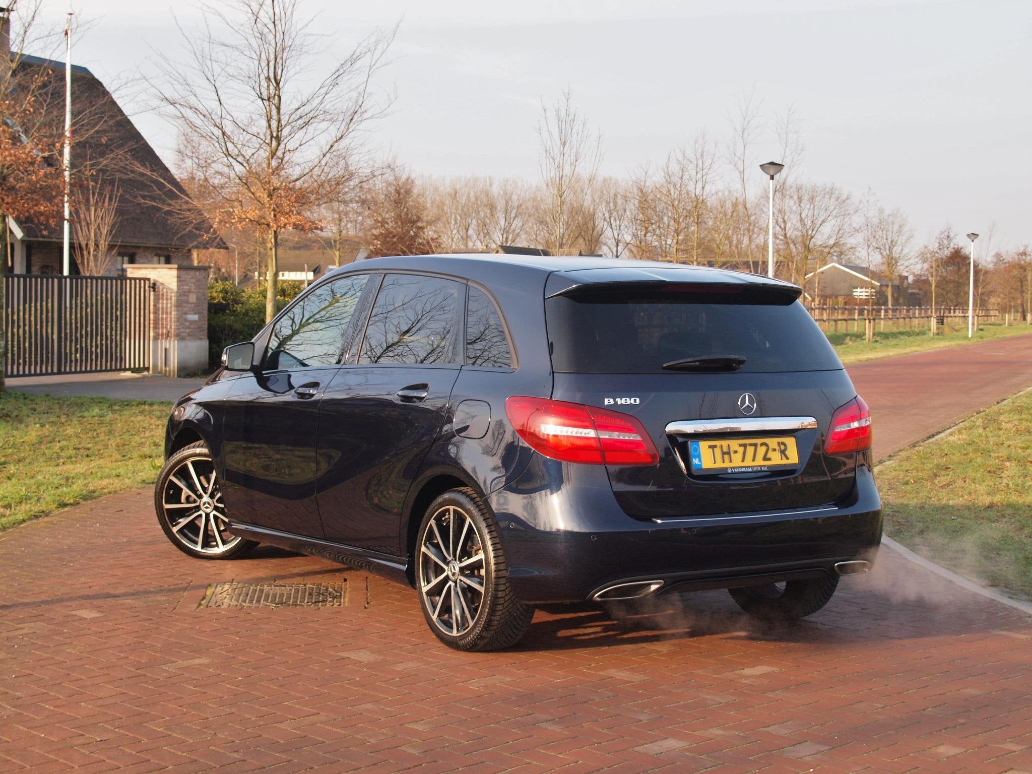 Mercedes-Benz B-klasse 180 Ambition LED | Automaat | Sports, Lichtsensor, 1325 kg, Gebruikt, Euro 6