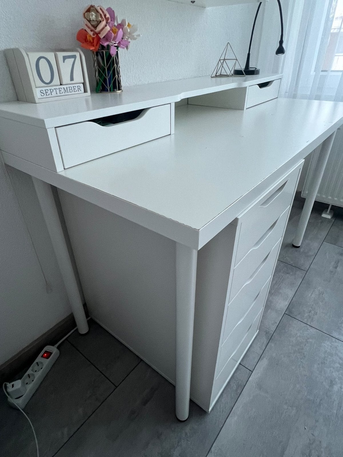 Wit bureau met lades en opzetstuk - IKEA Micke stijl, Huis en Inrichting, Ophalen, Gebruikt, Met lades, Spaanplaat of MDF
