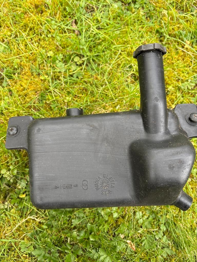 Gilera Runner oliereservoir, Fietsen en Brommers, Brommeronderdelen | Scooters, Ophalen of Verzenden, Gebruikt, Tank, Overige merken